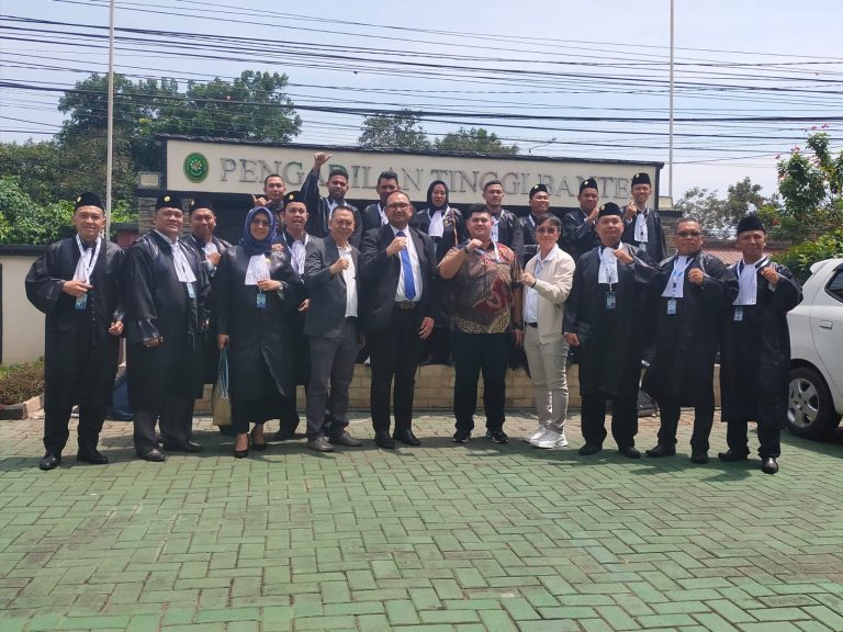Pengambilan Sumpah 15 Advokat Peradi Utama di PT Banten: Komitmen Terhadap Hukum dan Teknologi